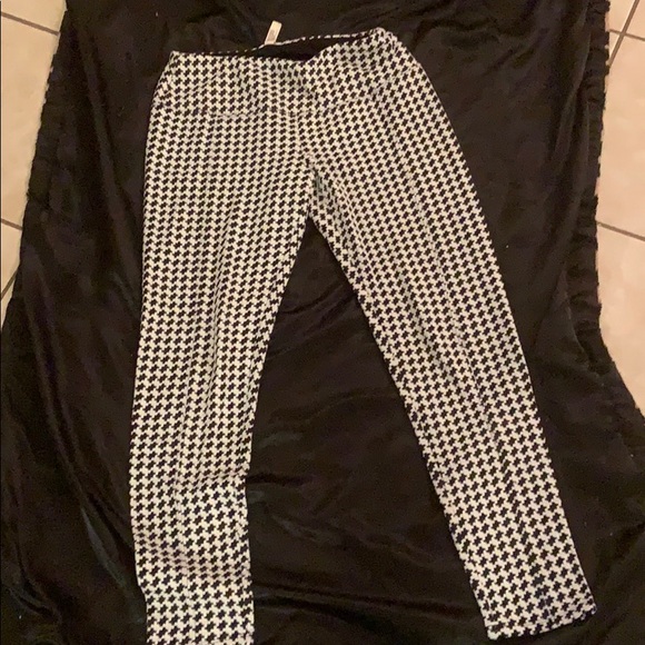 ? Pants - Hounds tooth size medium stretch stirrup pants